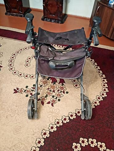 Yerimək üçün arabalar, çəliklər, əsalar, rollatorlar: Yürütmə üçün dördtəkərli rollator əla vəziyyətdədir - Yüngül — 1