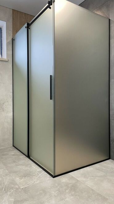 зеркало в душевую: Душевые ограждения из матированного закалённого стекла с черным