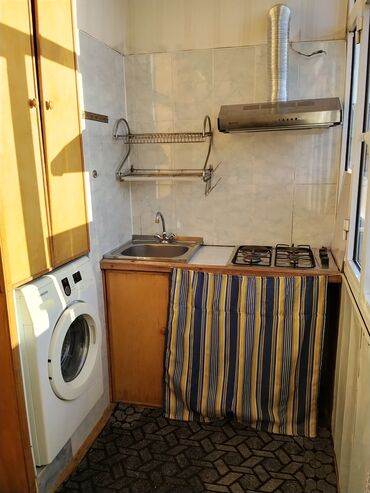 Uzunmüddətli kirayə mənzillər: Pirborun qarşlsndakl binada 5/5 bir otaq ikiyə düzəlib kirayə verilir — 8