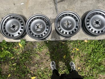 4 tekerlekli motosiklet: Disk r16 4 denedir Biri biraz ferqlenir Yazsaz sekli ata bilerem Ancaq