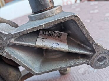 Auto delovi: Nosač spona Lada 7 Riva br. 3a. Polovno, očuvano, sa ležajem. Imam — 7