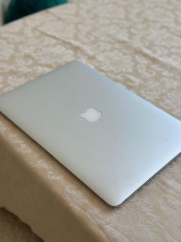 Apple MacBook: Intel Core i5, 8 GB, 12 "