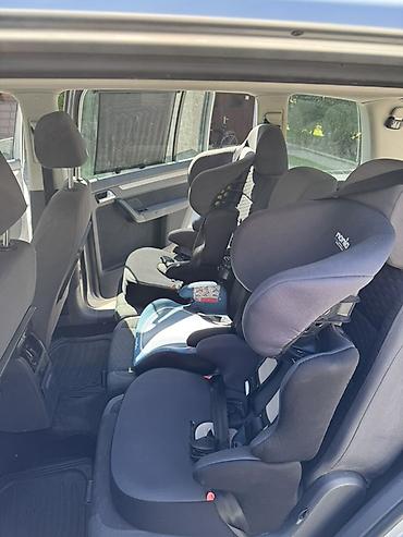 auto srbija.rs: Volkswagen Touran – porodični MPV, srebrna boja. - Motor i pogon — 4