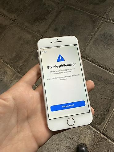 iphone 13 dubay qiymeti: IPhone 8, Qızılı, Qırıq, Barmaq izi — 8