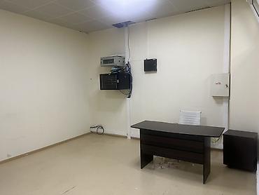 Kommersiya daşınmaz əmlakı: Ofis otağı icarəyə təqdim olunur. - Plan: dəhlizdən girişli ayrıca — 7