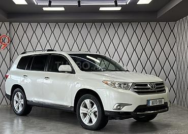qapı paneli: Toyota Highlander – ağ rəngli, 7 yerlik geniş krossover/SUV. Əsas — 1