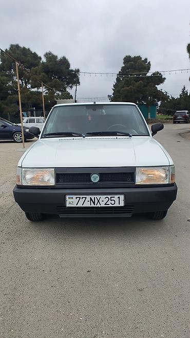 tofaş şahin: Tofaş Şahin sedan Xüsusiyyətlər: - Kuzov: 4 qapılı sedan, ağ rəng - — 5