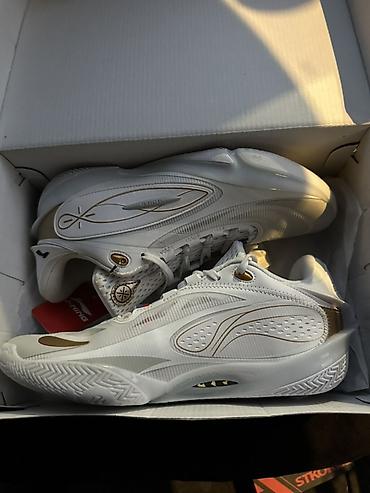 волейбольные кроссовки: 8000❌ 6500 ✅ Волейболные кроссовки Li-Ning в бело-золотом исполнении — 1