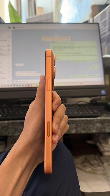 Мобильные телефоны и аксессуары: IPhone 17 Pro Max, Б/у, 256 ГБ, Оранжевый, Чехол, 99 % — 2
