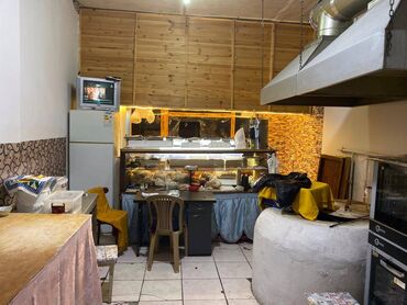 Restoran, kafelər: İnşaatçılar metrosunun yaxınlığında,43 kv.m sahəsi olan, bütün — 1