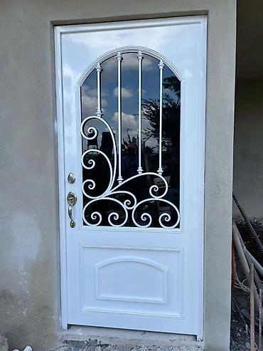 Giriş qapıları: Yeni Giriş qapısı Şəbəkə ilə, Pulsuz quraşdırma, Ünvandan götürmə, Pulsuz çatdırılma, Ödənişli çatdırılma — 3