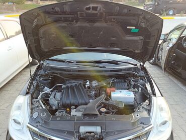 Nissan: Nissan Tiida: 1.6 l | 2011 il Hetçbek — 3