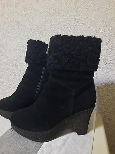 Брюки: Джинсы, штаны под кожу, рубашка. каждая вещь по 400с. состояние — 15