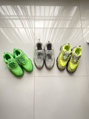 Кроссовки и спортивная обувь: Баленсиага трипл с все три продаются цена за каждую 4000 сом размер
