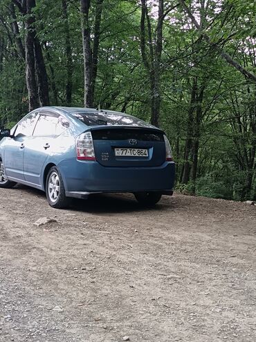 двигатель на гольф 3: Mavi rəngdə Toyota Prius avtomobili təklif olunur. Bu hibrid model