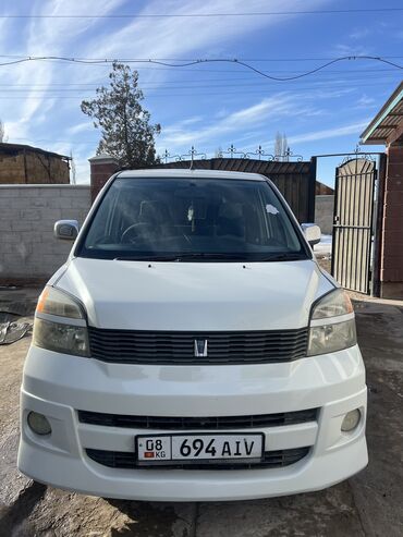 Toyota: Toyota Voxy: 2003 г., 2 л, Автомат, Бензин, Минивэн