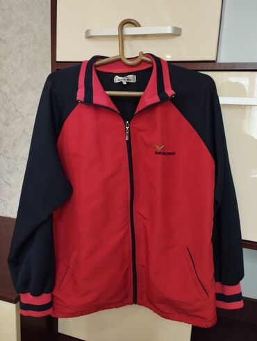 Демисезонные куртки: Продаю 1)осенне-весеннюю подросковую куртку 40-42размер.Синего — 27