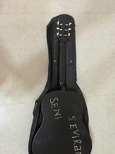 gitara satilir: Gitar 2011 ci ilin gitaridi prablemi yoxdu ancaq arxasina seni sevirem — 2