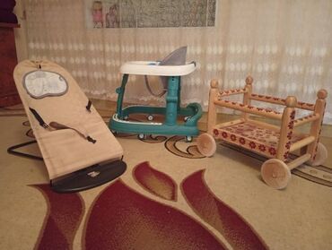 купить тачку садовую: Набор детских товаров: 1) Детский шезлонг-качалка - Мягкое бежевое