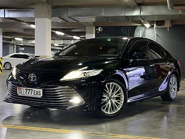 Toyota Camry: 2018 г., Седан
