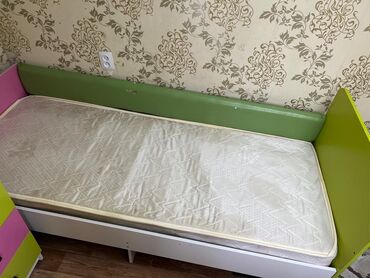 двухяростный кровать: Односпальная кровать, Б/у