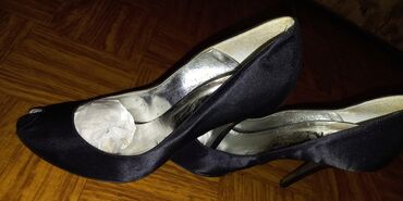 ljubicasta haljina i cipele: Salonke, 39