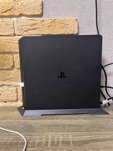 Техника и электроника: PS4 SLIM,состояние идеальное,рассматриваю обмен на ноутбук