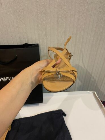 Basanoşka və səndəllər: Ölçü: 36, rəng - Bej, Yeni — 11