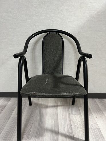 табуретка на фит: Очень прочные стулья 2 штуки. Обивку можно поменять и поскрасить по