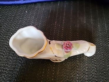 Ostali kućni dekor: Figura nova tkz opanak,Zajecar porcelan 70te. Figura,vazica nova na lalafo.rs — 6 Ostali kućni dekor: Figura nova tkz opanak,Zajecar porcelan 70te. Figura,vazica nova — 6