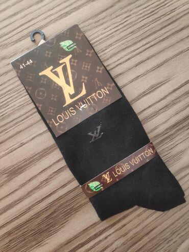 yeni geyim: Louis Vuitton, rəng - Qara