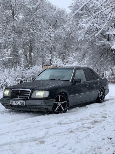 подлокотник 124 мерс: Mercedes-Benz W124: 1993 г., 2.8 л, Механика, Бензин, Седан