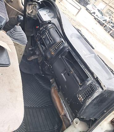 Yük maşınları: Yük daşıma üçün kiçik tonnajlı yük maşını. Xüsusiyyətlər: - Rəng — 12