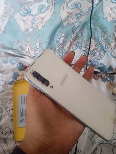 note 3: Samsung Galaxy A50, Б/у, 64 ГБ, цвет - Белый, 2 SIM — 5