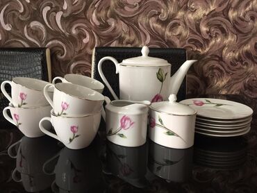 комплект посуды: Продаётся новый чайный сервиз из фарфора В комплекте: 6 чайных