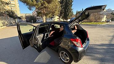 bort baqaj: Toyota Vitz (Yaris) hatchback - Kuzov: 5 qapılı, qara rəng - — 3