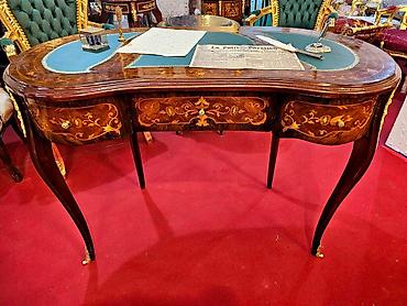 pomocni stocic za laptop: Elegantan francuski pisaći sto u stilu Louis XV/Louis XVI transition — 3