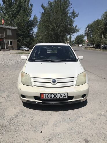 истеп машина: Toyota ist: 2003 г., 1.3 л, Автомат, Бензин, Хетчбек