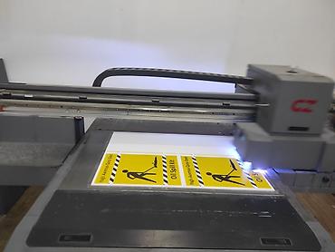 uv printer: UV printerlə təhlükəsizlik nişanları və sənaye etiketlərinin çapı — 1