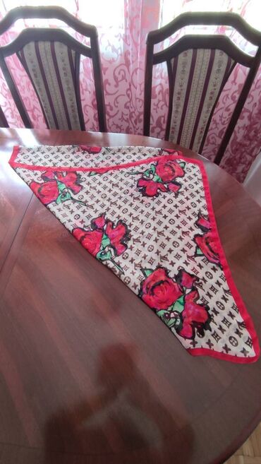 Šalovi: Louis Vuitton monogram roses ešarpa. Louis Vuitton monogram roses — 6