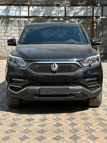 купить фары на ниву: Черный внедорожник SsangYong Rexton с хромированными элементами на