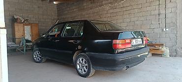 Унаа: Volkswagen Vento: 1993 г., 1.8 л, Кол менен иштөөчү, Бензин, Седан — 7