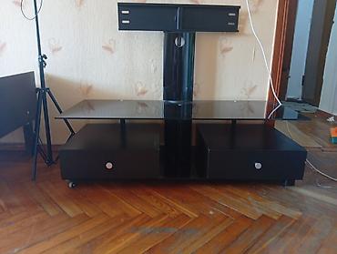 TV stendi və konsol - Rəng: qara - Materiallar: şüşə üst panel