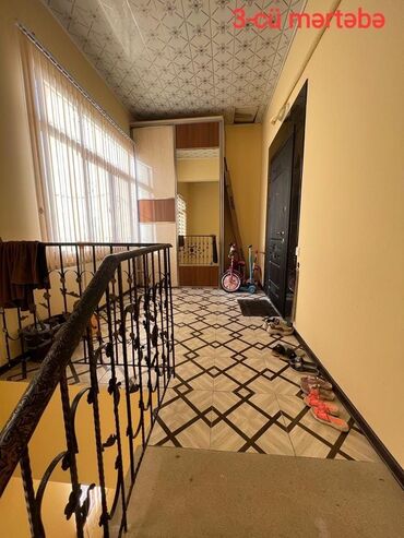 Həyət evləri və villaların satışı: 3 mərtəbəli həyət evi – geniş həyət və rahat planlama. Ev 3 — 8