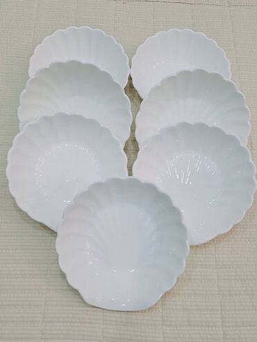 тарелки белые: Тарелка ракушка 1 шт 150 сом. фарфоровый тарелка.новые