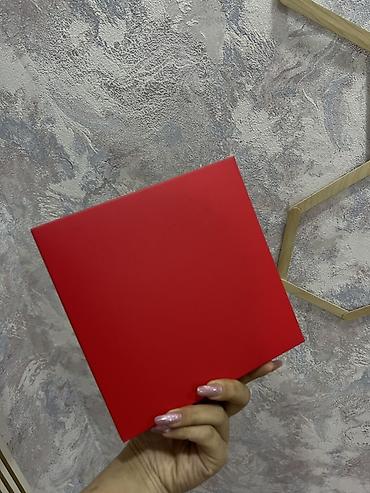 qutu sifarişi: Qırmızı hədiyyə qutusu – lentli bağlanış - Kvadrat formalı — 2