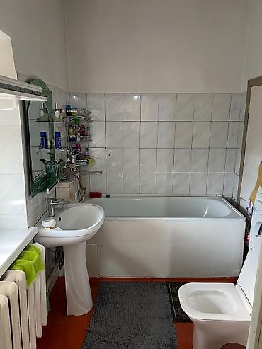 4 bedroom: Продаю дом сам 3 спальни зал отдельно кухня удобства в газовое — 1