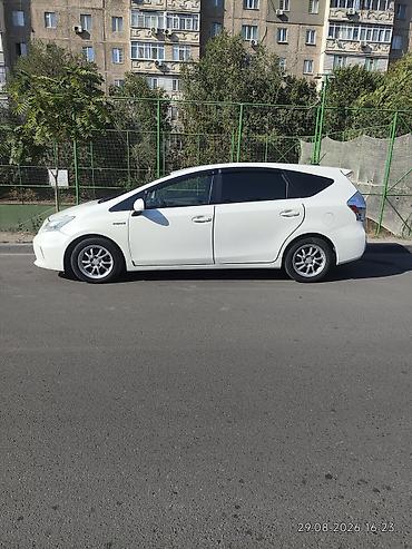 хорошие машины: Toyota Prius V: 2012 г., 1.8 л — 6