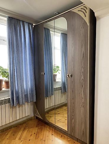 İşlənmiş, 4 qapılı, Güzgülü, Qəhvəyi, Taxta, Açılan, Künc dolab