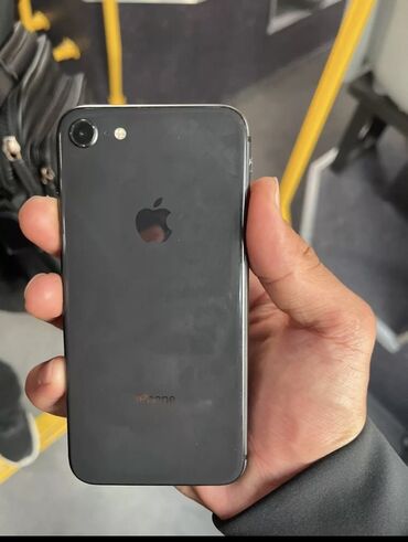 Apple iPhone: IPhone 8, Б/у, 64 ГБ, Черный, Чехол, 100 %